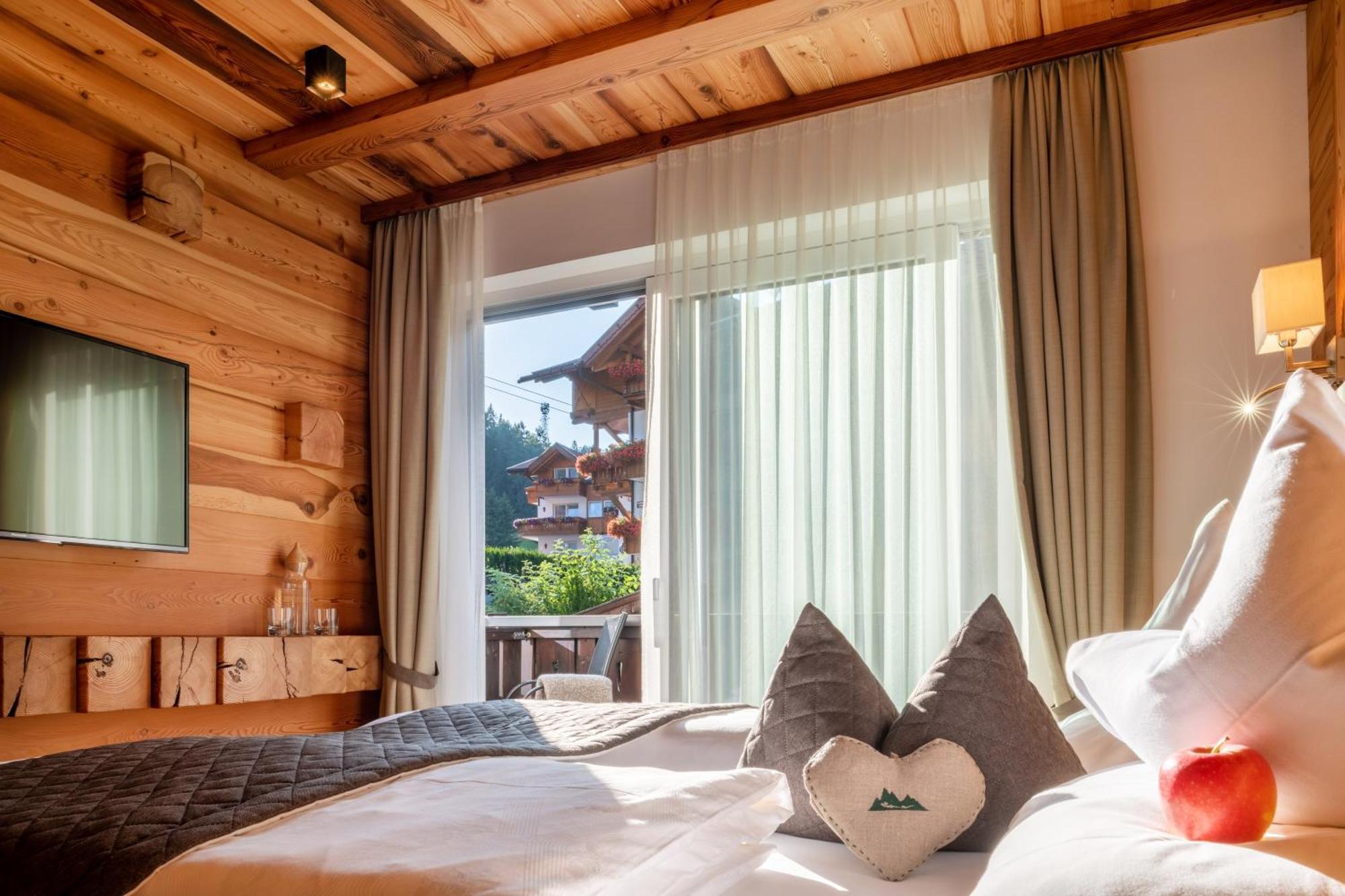 Chalet Elisabeth Dolomites Alpin & Charme Otel Selva di Val Gardena Dış mekan fotoğraf